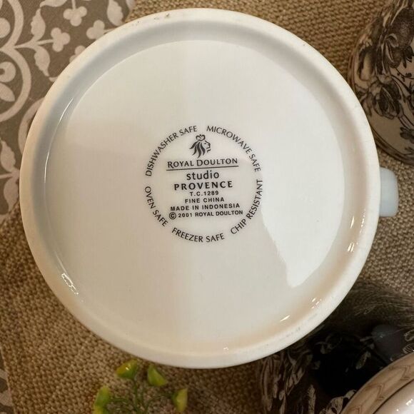 ROYAL DOULTON Studio Provence Noir‎ Fine China 4 piece Coffee Mug Rare Vintage - Picture 5 of 7